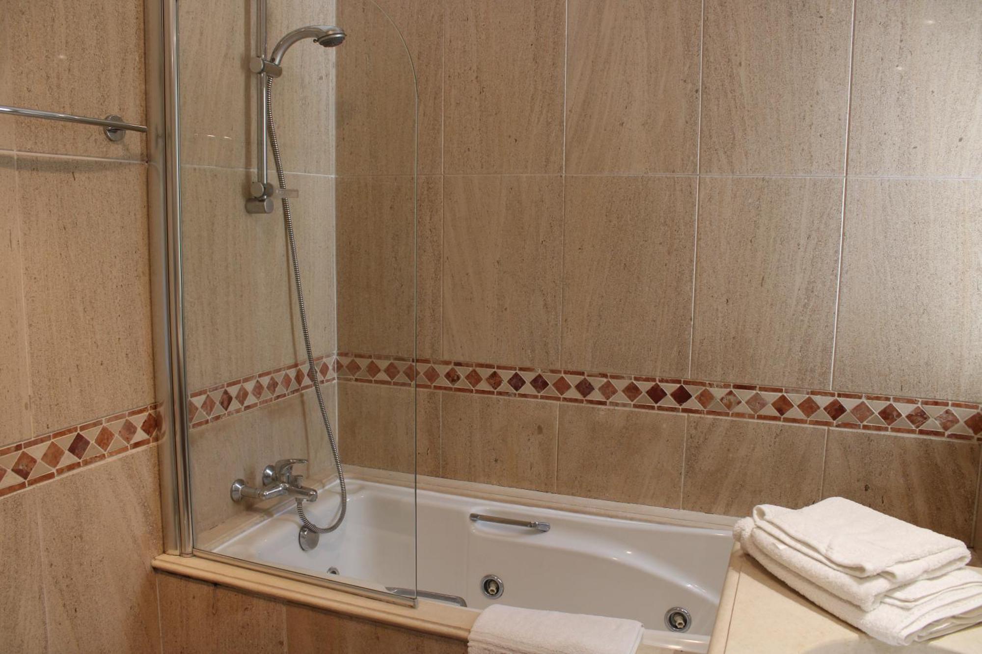 Luxury 2 Bedroom Apartment With Private Garden Almancil Exteriör bild